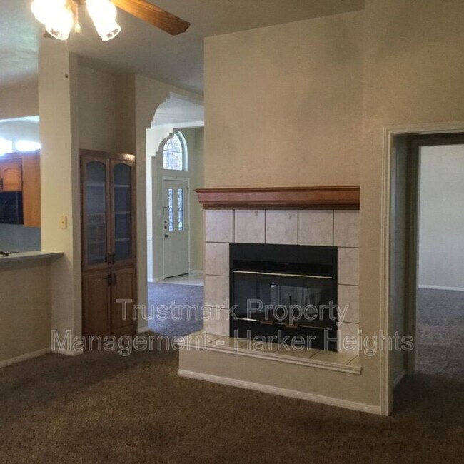 Building Photo - 1602 Man O War Dr