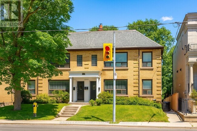Photo du bâtiment - 1719-1719 Bathurst St