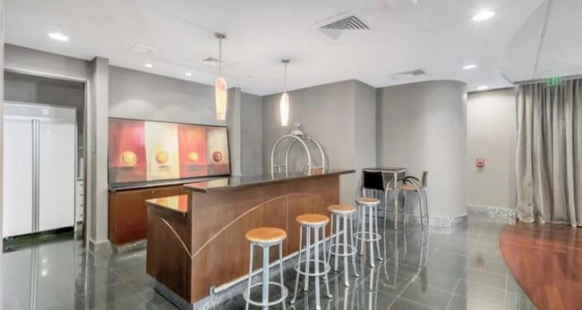 Foto del edificio - 9401 Collins Ave