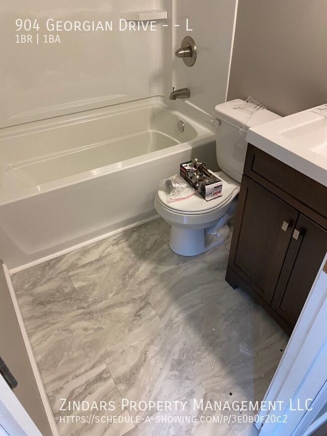 Building Photo - 904 Georgian Dr