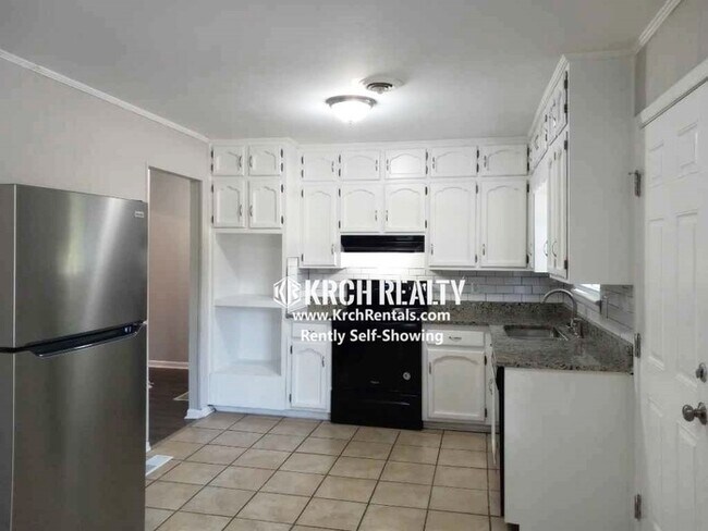 Building Photo - Cozy 3-Bedroom, 2-Bathroom Home!