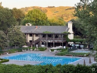 Building Photo - 304 Sycamore Hill Ct