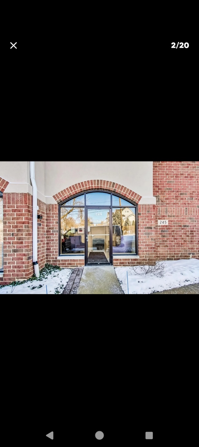 Foto del edificio - 245 Burlington Ave