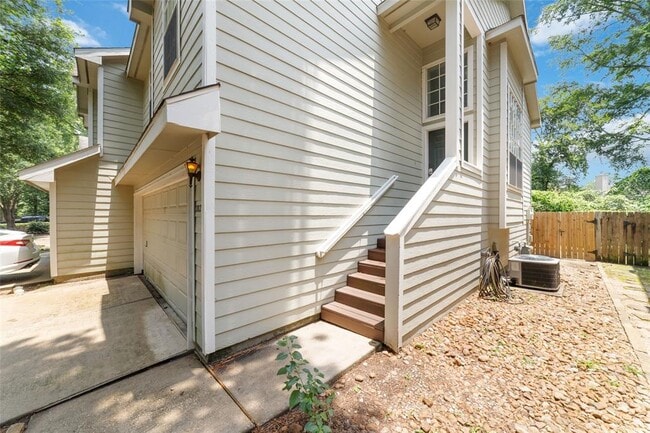 Building Photo - 202 S Walden Elms Cir