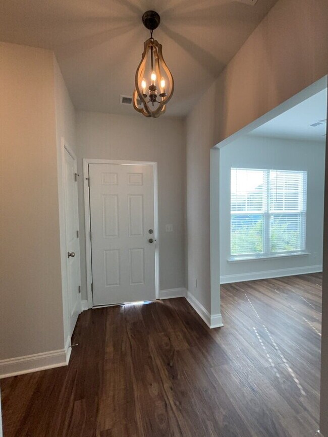 Building Photo - 203 Hayworth Rd