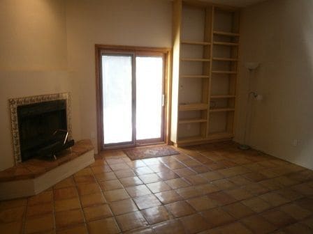 Building Photo - Unit A