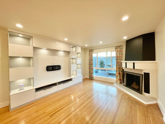 Foto del edificio - 3BR/3BA Elegant. Modern Custom Home, Deck,...