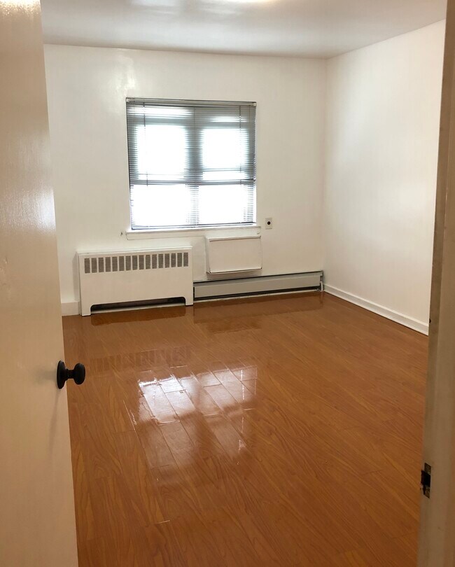 Building Photo - 32-10 75th St