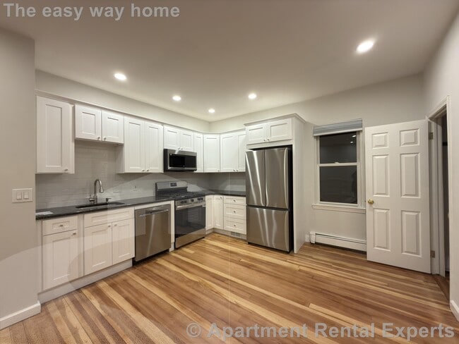 Building Photo - 172 Putnam Ave