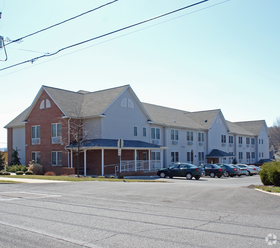 Building Photo - The Pines Apartments