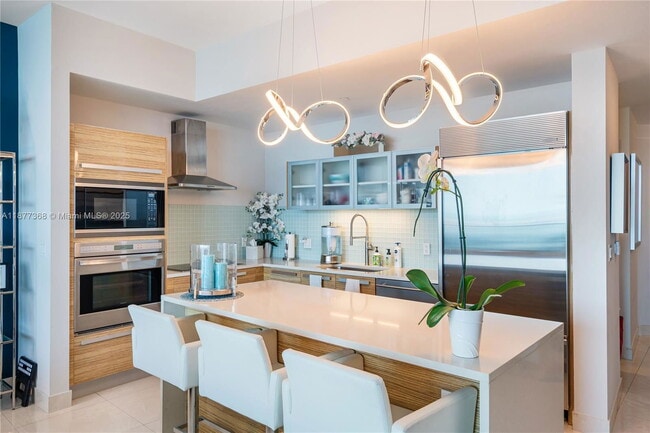 Photo - 2020 N Bayshore Dr Apartment