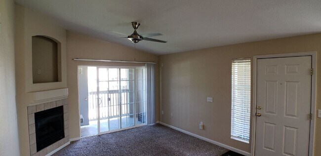 Foto del edificio - Comfy Home In the Middle of Everything