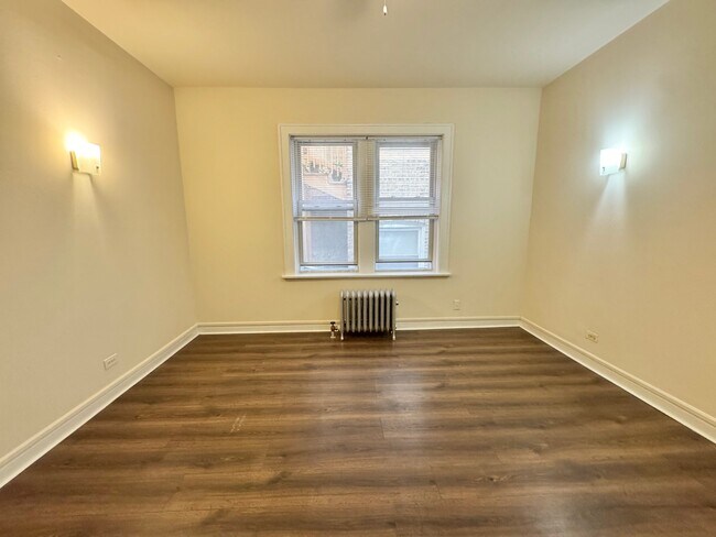 Building Photo - 6900 N Lakewood Ave