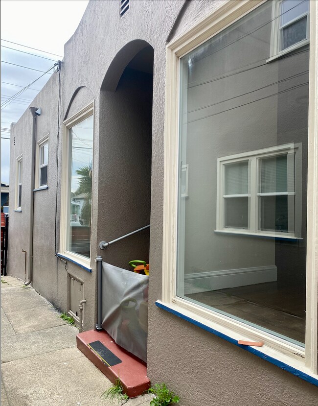 Entrance on the side - 886 43rd St