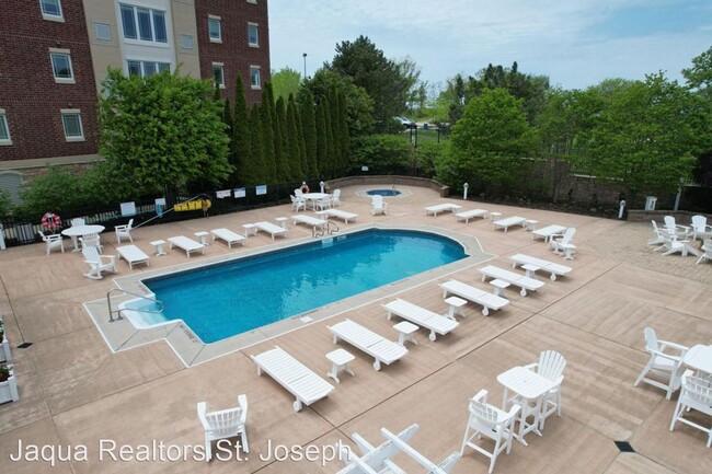 Foto del edificio - 2 br, 2.5 bath House - 200 Lake St #6C