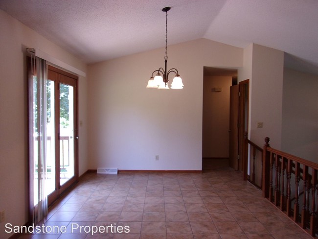 Building Photo - 1823 Cedar Ridge Rd