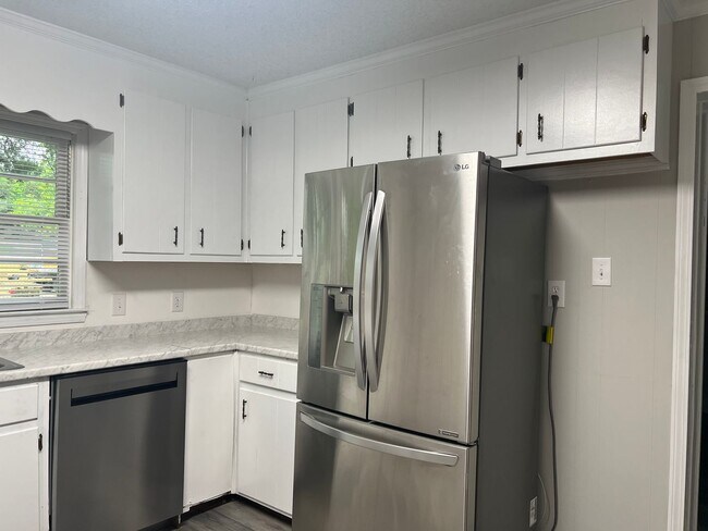 Foto del edificio - Newly Updated All-Brick Home in Growing Newport!