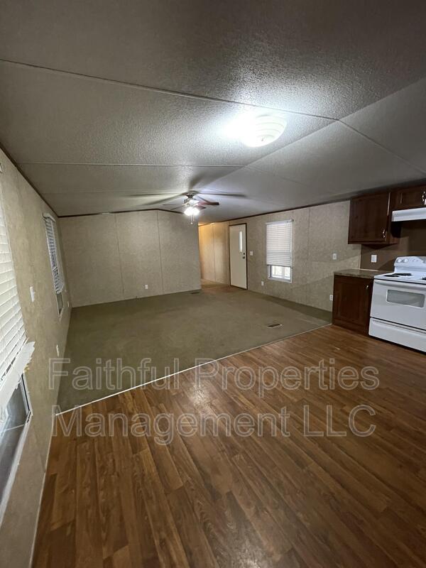 Building Photo - 15612 Tuscan Oaks