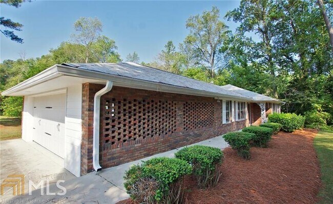 Building Photo - 10160 N Coleman Rd