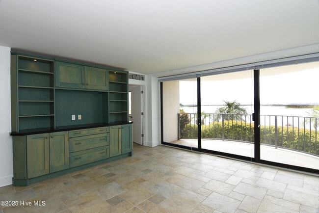 Building Photo - 322 Causeway Dr