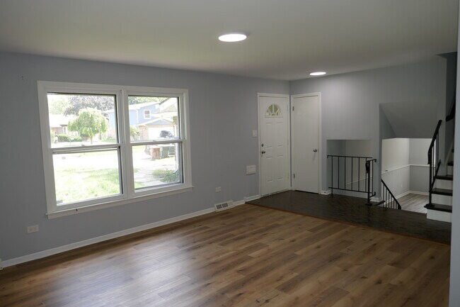 Foto del edificio - 22750 Valley Dr