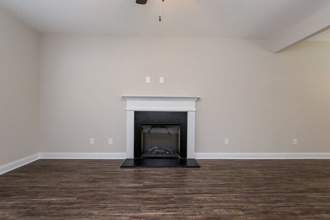 Building Photo - 593 Joneus Dr