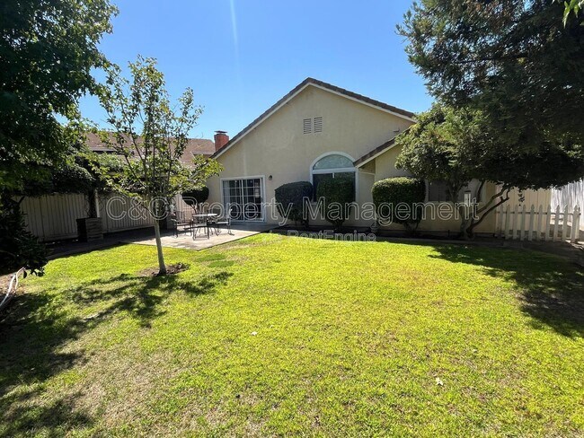 Foto del edificio - 1050 Colonial Ct