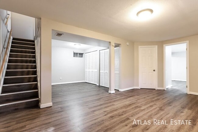 Building Photo - 14955 E Columbia Dr