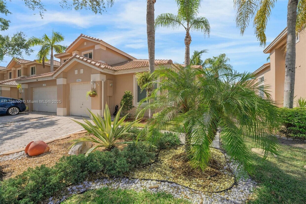 Foto principal - 15847 SW 12th St