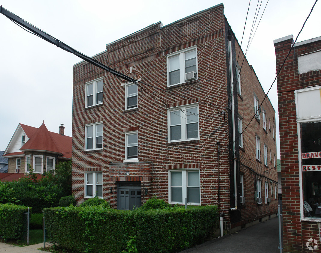 Foto principal - 396 Main St