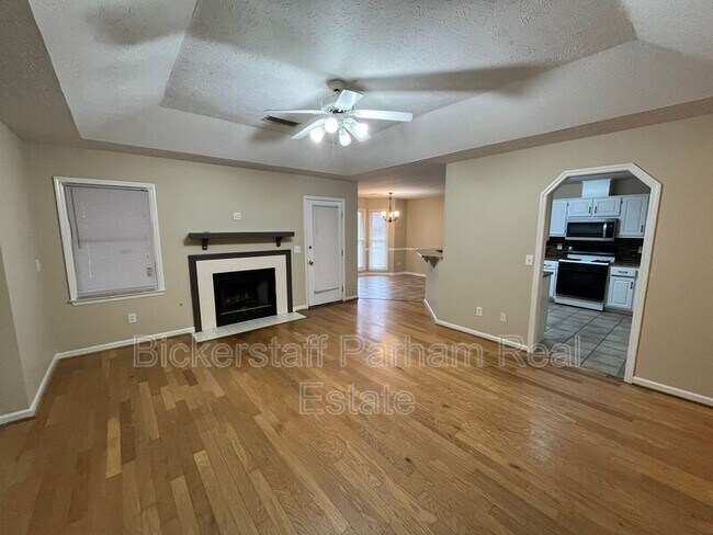 Building Photo - 7096 Vinings Way