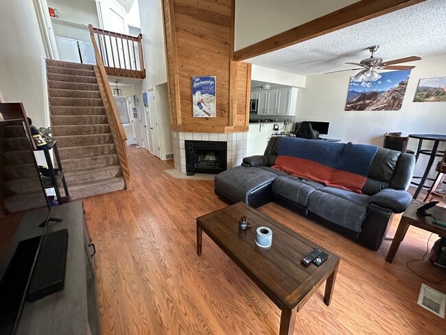 Photo - Spacious 2 Bed / 2 Bath Townhome with Garage