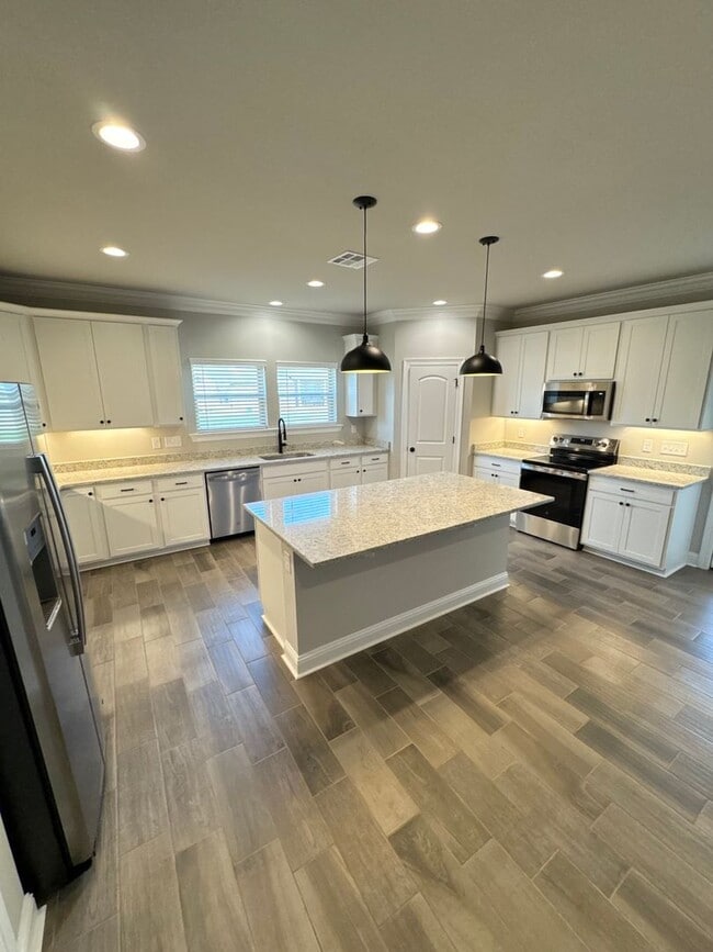 Building Photo - Canes Landing!