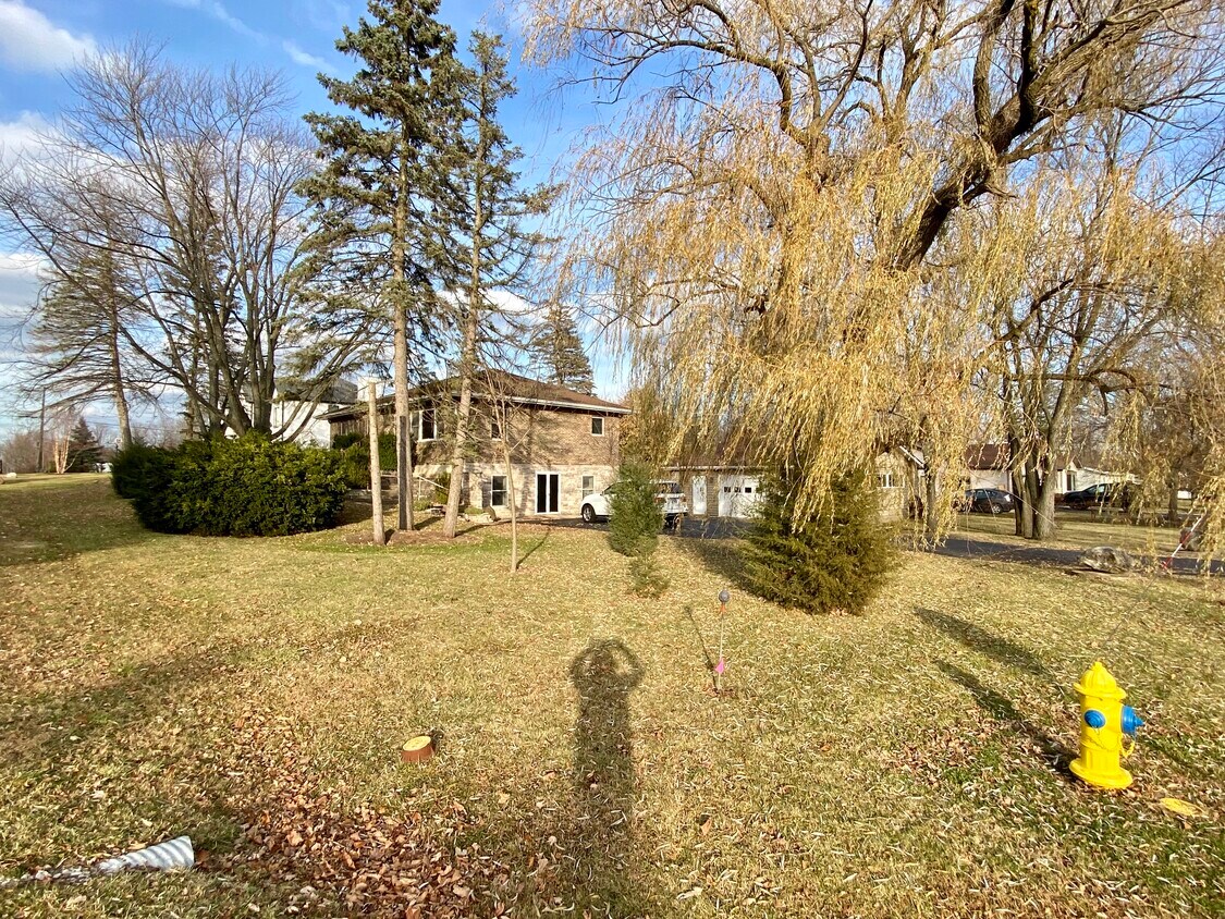 Front - 501 Adelphia Ave