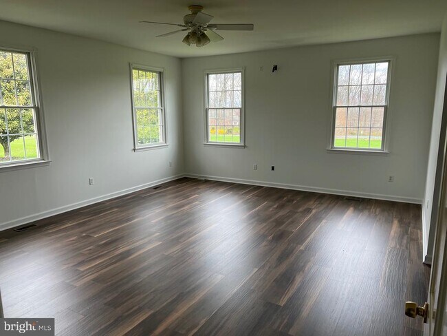 Building Photo - 3951 Street Rd