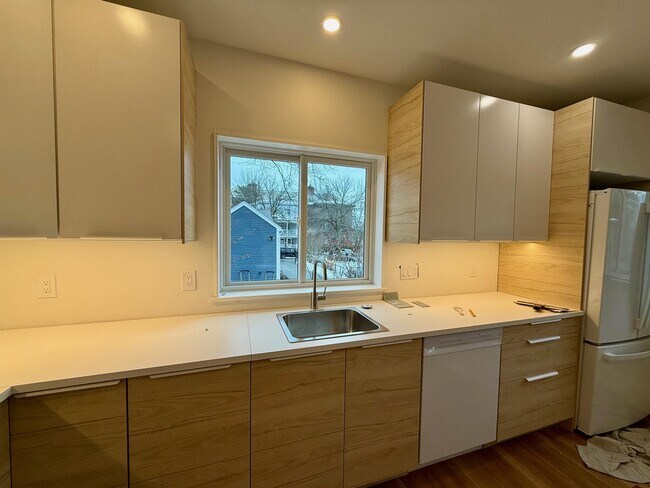 Building Photo - 22 Elm Pl