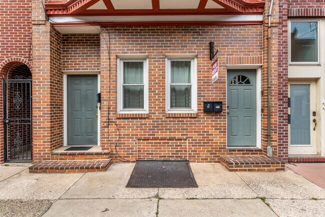 Street Entrance - 415 Fairmount Ave