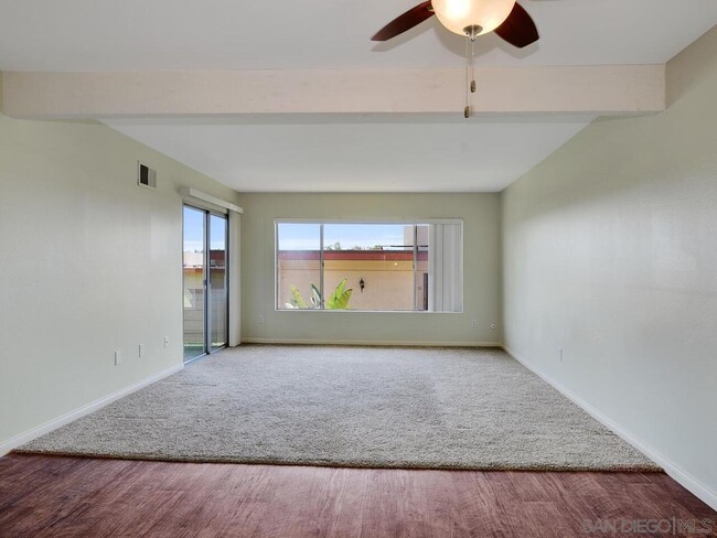 Building Photo - 6868 Hyde Park Dr