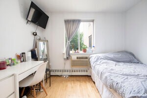 Foto del edificio - 319 E 8th St