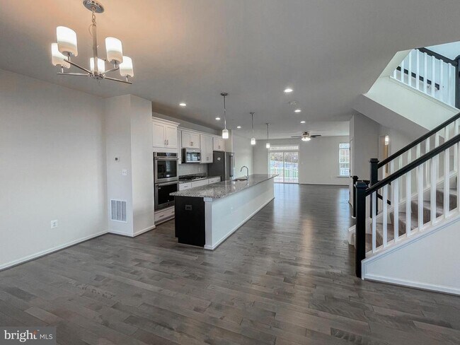 Foto del edificio - 15501 Newtonmore Ln