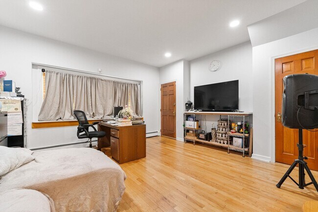 Building Photo - 50 Cottage St