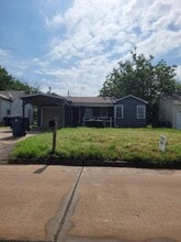 Building Photo - 912 C