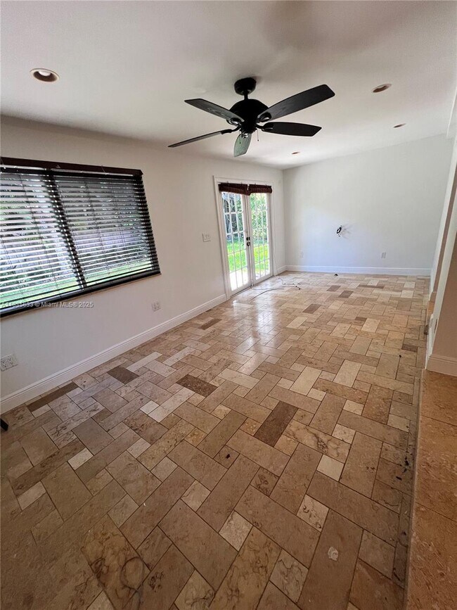 Foto del edificio - 7350 SW 96th St