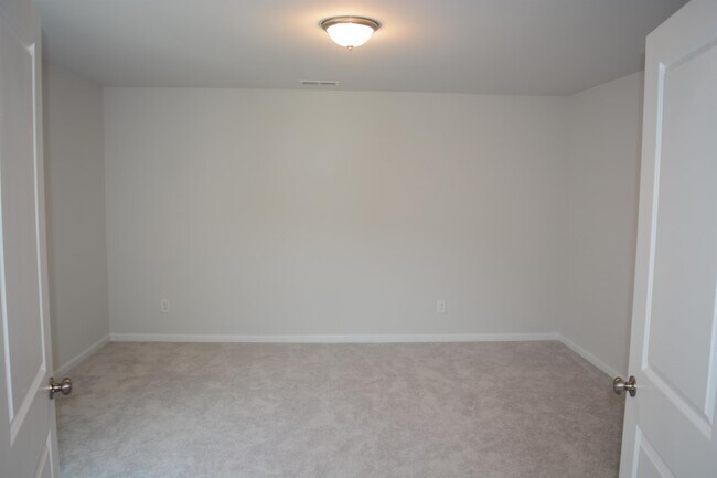 Building Photo - 840 Bellewood Gardens Dr