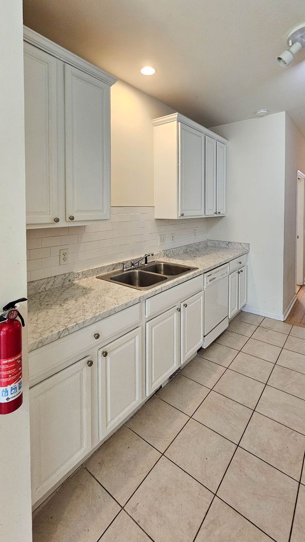 Foto del edificio - 1718 Monument St