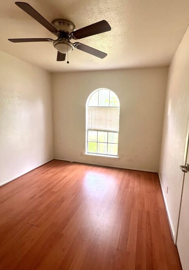 Foto del edificio - Affordable Comfort 3 Bedroom with 1.5 Bath Home