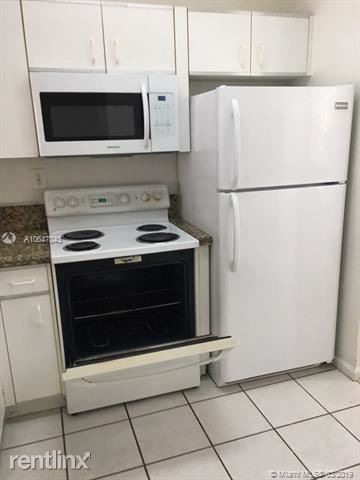 Building Photo - 2 br, 1 bath Apartment - BONITA VILLAS CONDO