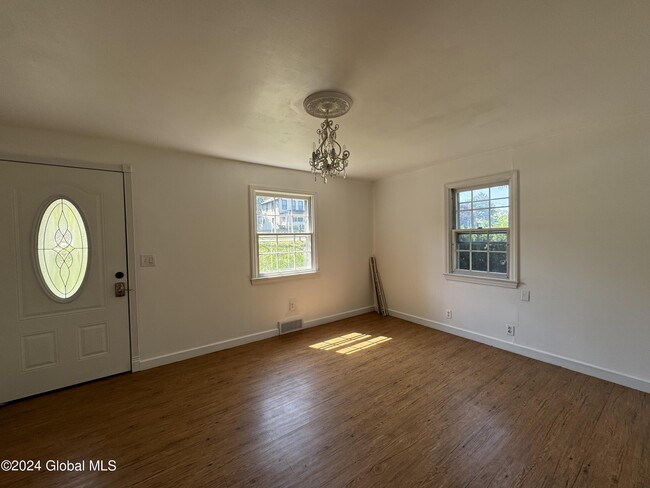 Building Photo - 261 Whiteview Rd