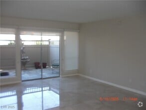 Building Photo - 2852 Loveland Dr