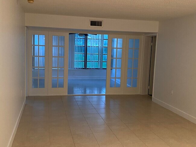 Foto del edificio - 3626 Whitehall Dr